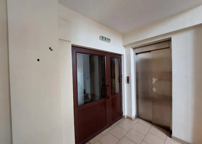 Elit - And Hill View