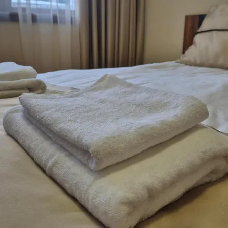 Elit - And Hill View