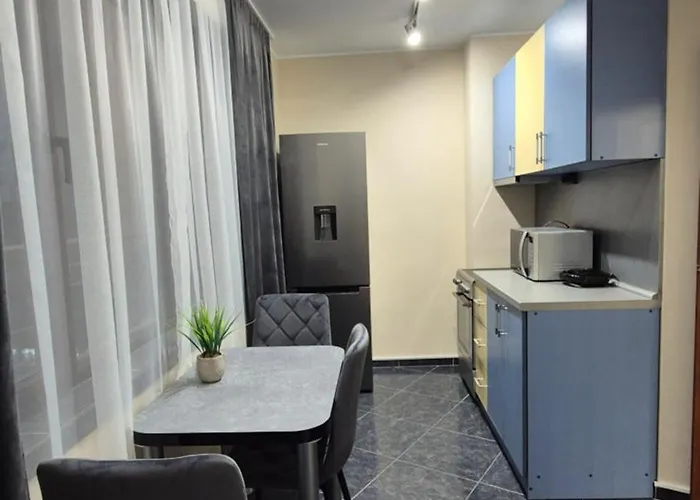 Apartment Elit - And Hill View